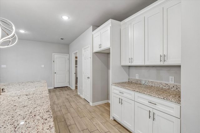 344 N Taylor Street, Gainesville, TX 76240