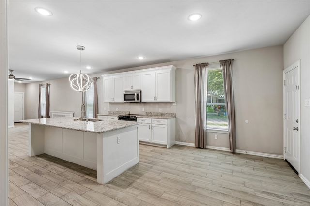 344 N Taylor Street, Gainesville, TX 76240