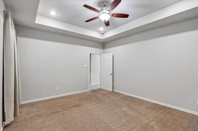 344 N Taylor Street, Gainesville, TX 76240