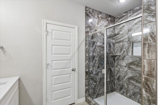 344 N Taylor Street, Gainesville, TX 76240