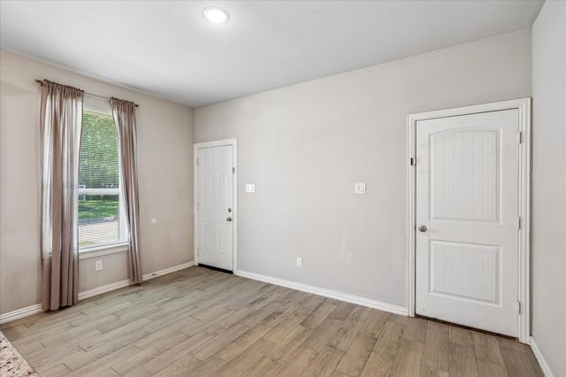 344 N Taylor Street, Gainesville, TX 76240
