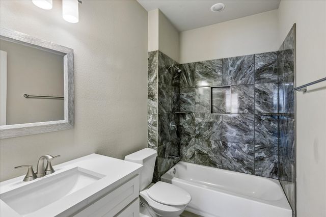 344 N Taylor Street, Gainesville, TX 76240