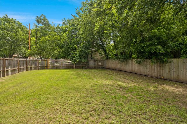 344 N Taylor Street, Gainesville, TX 76240