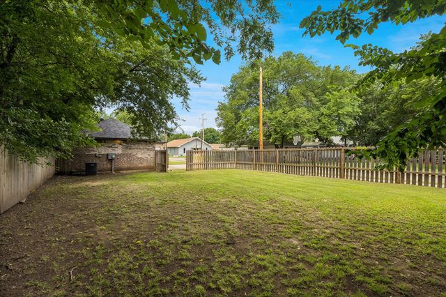 344 N Taylor Street, Gainesville, TX 76240