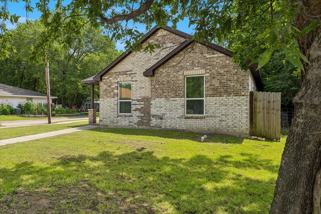 344 N Taylor Street, Gainesville, TX 76240