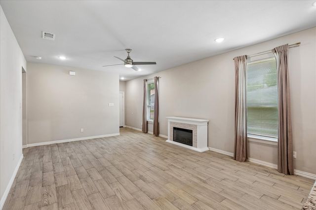 344 N Taylor Street, Gainesville, TX 76240