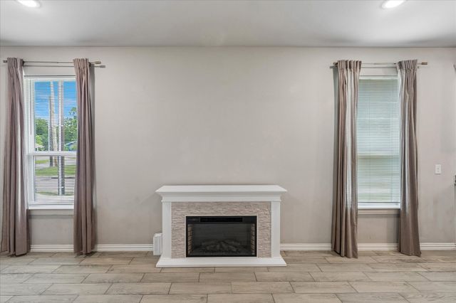 344 N Taylor Street, Gainesville, TX 76240