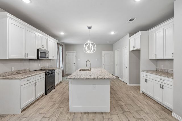 344 N Taylor Street, Gainesville, TX 76240