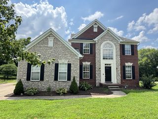 1055 Avery Trace Cir, Hendersonville, TN 37075
