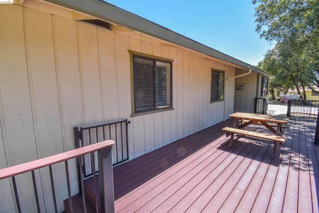 21932 Phoenix Lake Road, Sonora, CA 95370