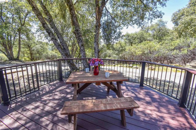 21932 Phoenix Lake Road, Sonora, CA 95370