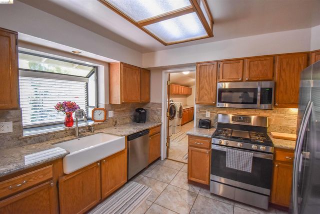 21932 Phoenix Lake Road, Sonora, CA 95370
