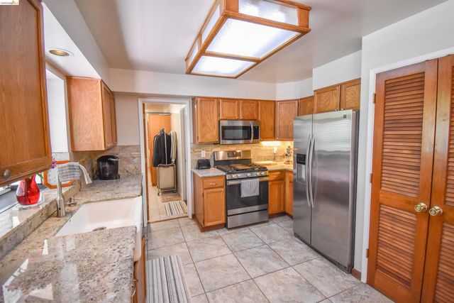 21932 Phoenix Lake Road, Sonora, CA 95370