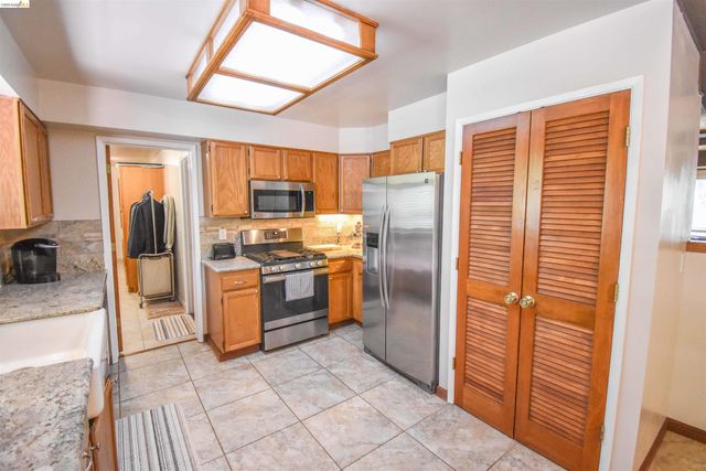 21932 Phoenix Lake Road, Sonora, CA 95370