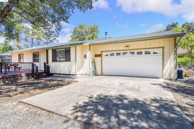 21932 Phoenix Lake Road, Sonora, CA 95370