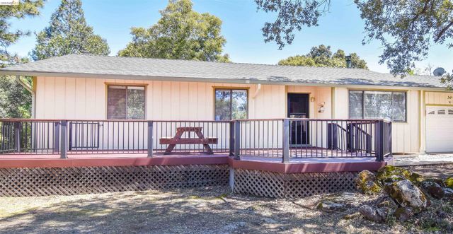 21932 Phoenix Lake Road, Sonora, CA 95370