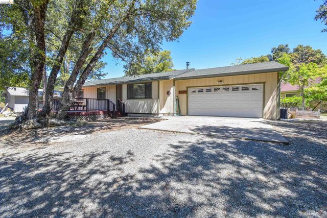 21932 Phoenix Lake Road, Sonora, CA 95370