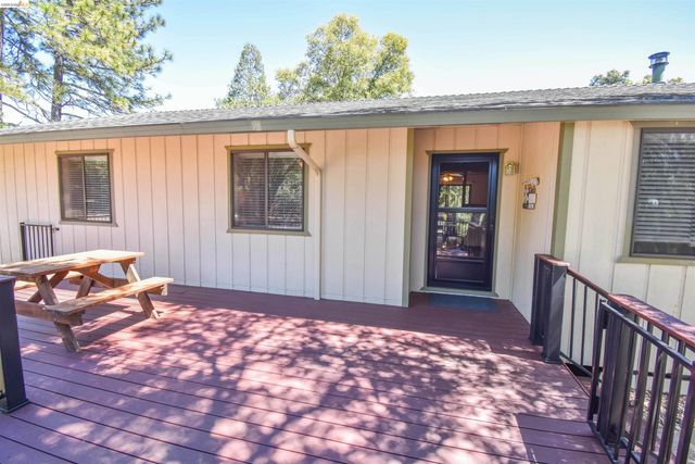 21932 Phoenix Lake Road, Sonora, CA 95370