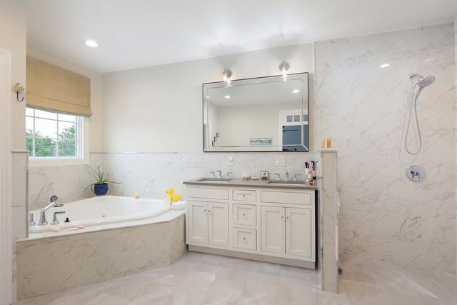 607 Park Avenue, Port Monmouth, NJ 07758