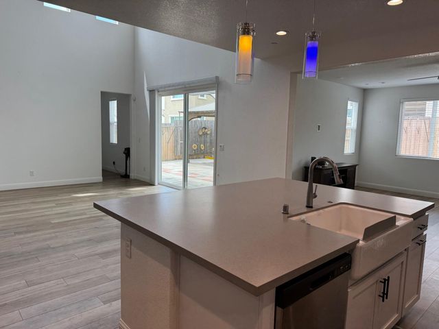 3989 Salt Point Way, Rancho Cordova, CA 95742