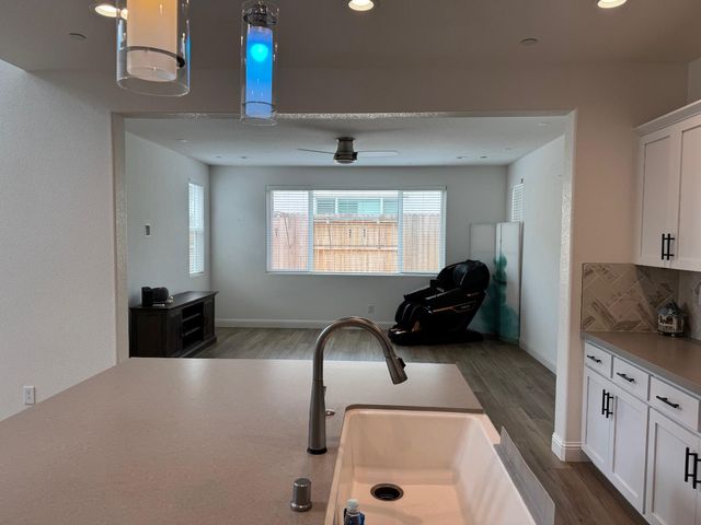 3989 Salt Point Way, Rancho Cordova, CA 95742