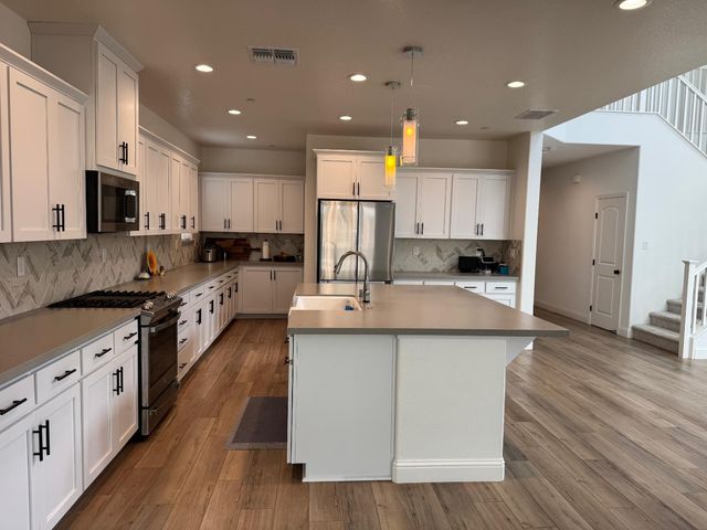 3989 Salt Point Way, Rancho Cordova, CA 95742