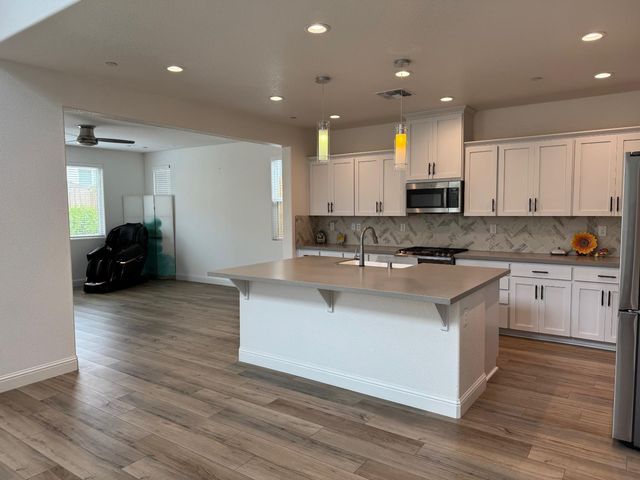 3989 Salt Point Way, Rancho Cordova, CA 95742