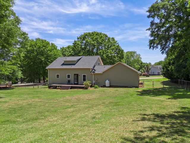 115 Suffolk Rd, Boiling Springs, SC 29316