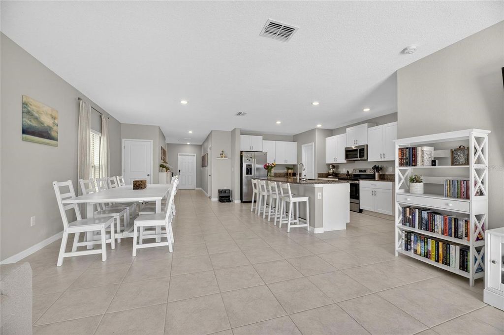 Image 13 of property listing at 16791 DELIA STREET, Wimauma, FL 33598