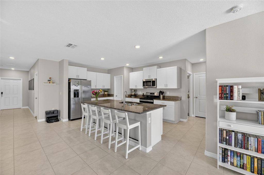 Image 14 of property listing at 16791 DELIA STREET, Wimauma, FL 33598