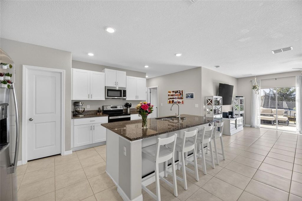 Image 16 of property listing at 16791 DELIA STREET, Wimauma, FL 33598