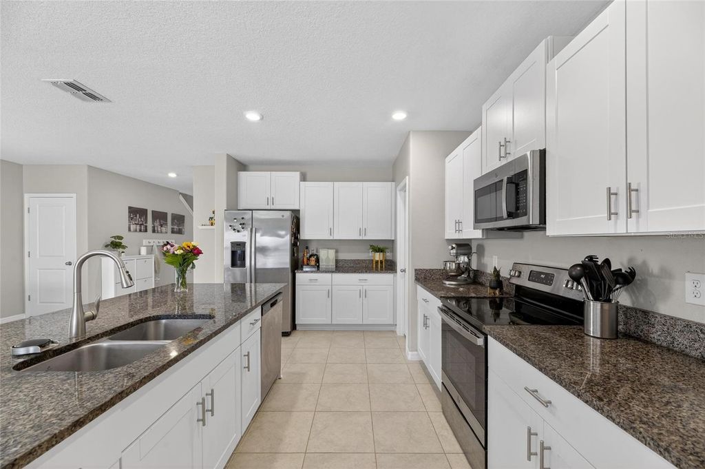 Image 18 of property listing at 16791 DELIA STREET, Wimauma, FL 33598