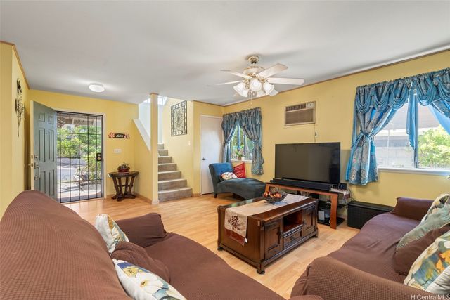 94-1059 Pouhana Way 3, Waipahu, HI 96797