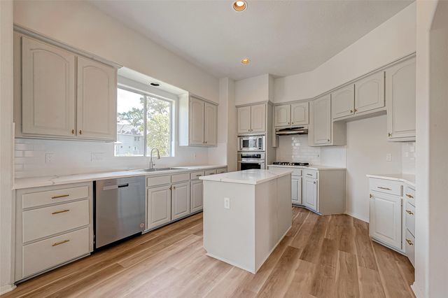 2150 Stacy Knoll, Houston, TX 77008