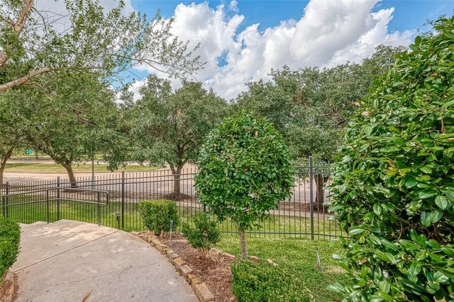 2150 Stacy Knoll, Houston, TX 77008