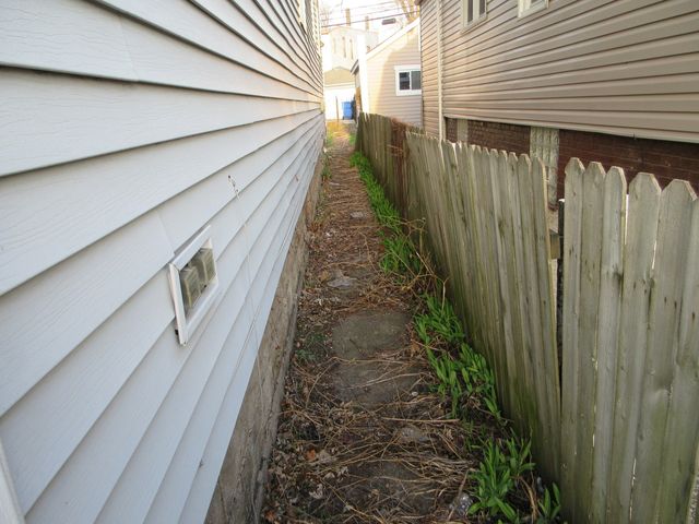 10011 S Exchange Avenue, Chicago, IL 60617