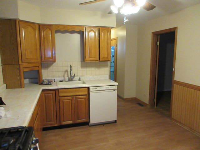 10011 S Exchange Avenue, Chicago, IL 60617