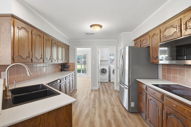 175 Moonlight Drive, Murphy, TX 75094
