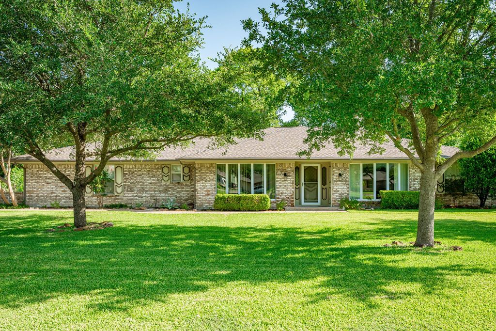 175 Moonlight Drive, Murphy, TX 75094
