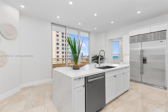 808 Brickell Key Drive 3901, Miami, FL 33131
