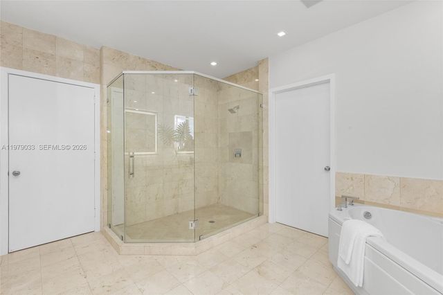 808 Brickell Key Drive 3901, Miami, FL 33131