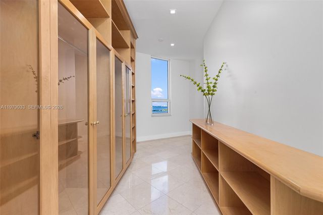 808 Brickell Key Drive 3901, Miami, FL 33131