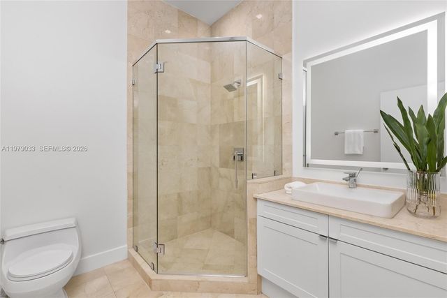 808 Brickell Key Drive 3901, Miami, FL 33131