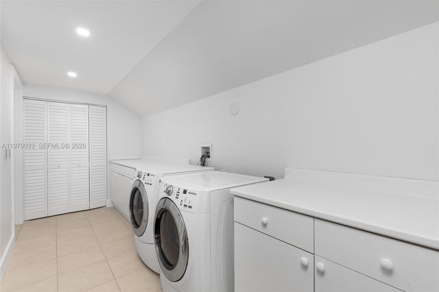 808 Brickell Key Drive 3901, Miami, FL 33131