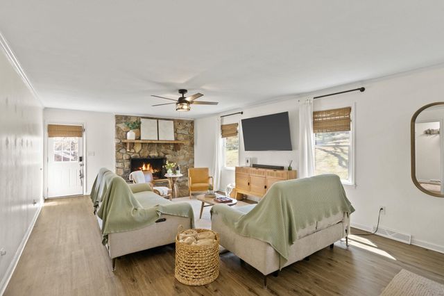 221 TIMBROOKE Way, Easley, SC 29642