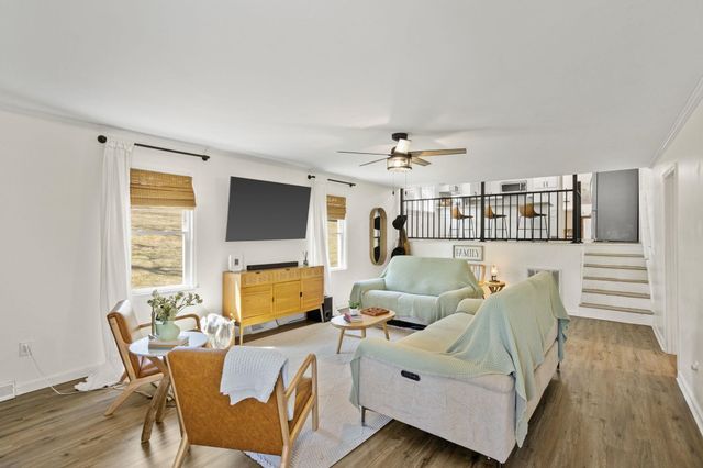 221 TIMBROOKE Way, Easley, SC 29642