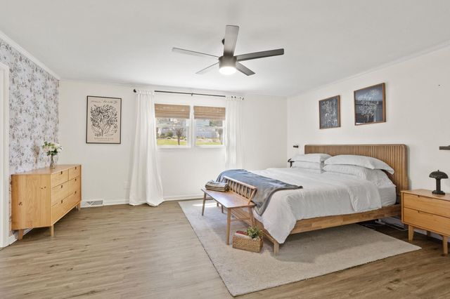 221 TIMBROOKE Way, Easley, SC 29642