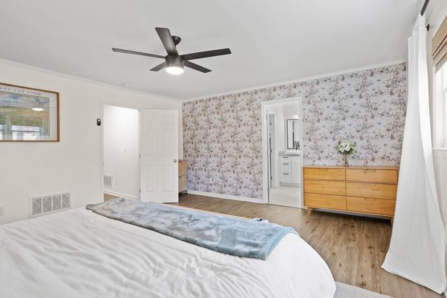 221 TIMBROOKE Way, Easley, SC 29642