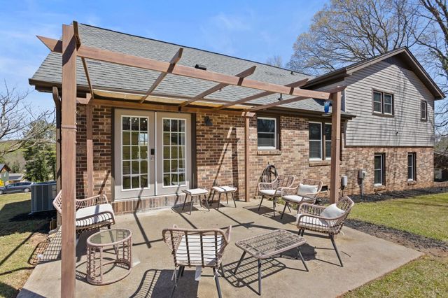 221 TIMBROOKE Way, Easley, SC 29642