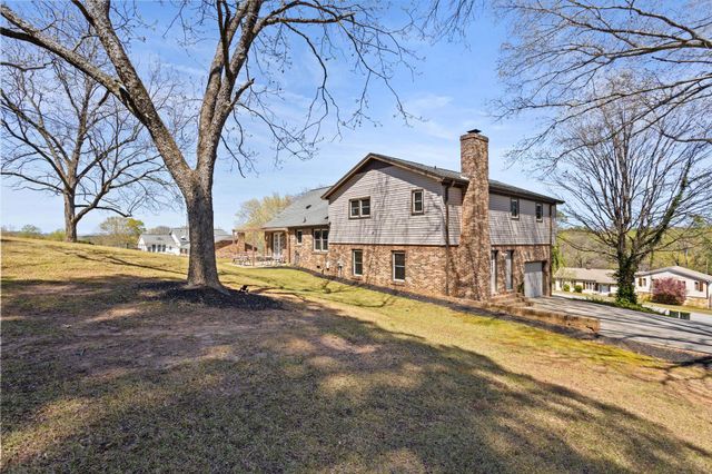 221 TIMBROOKE Way, Easley, SC 29642